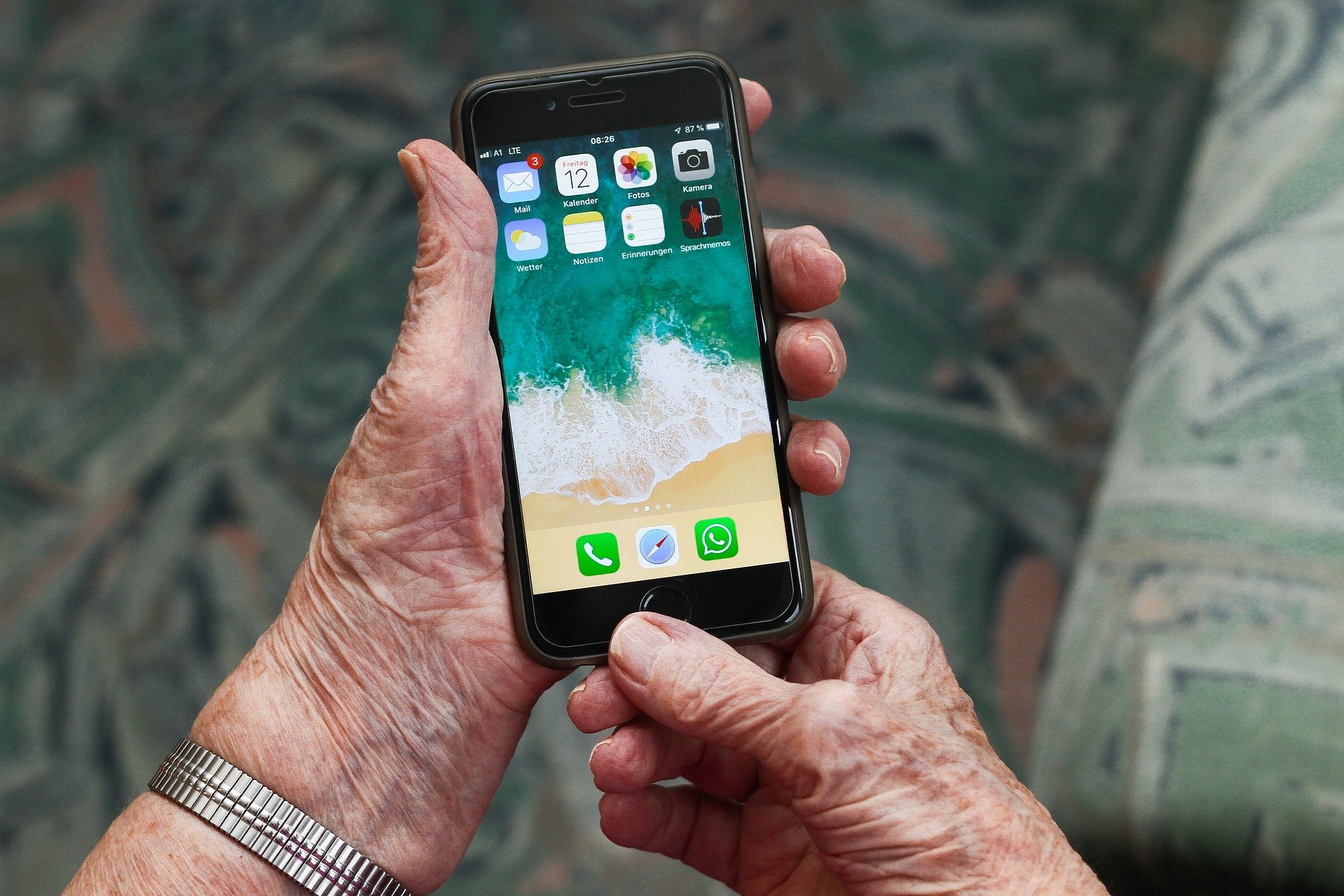 seniors : comment choisir votre smartphone ?